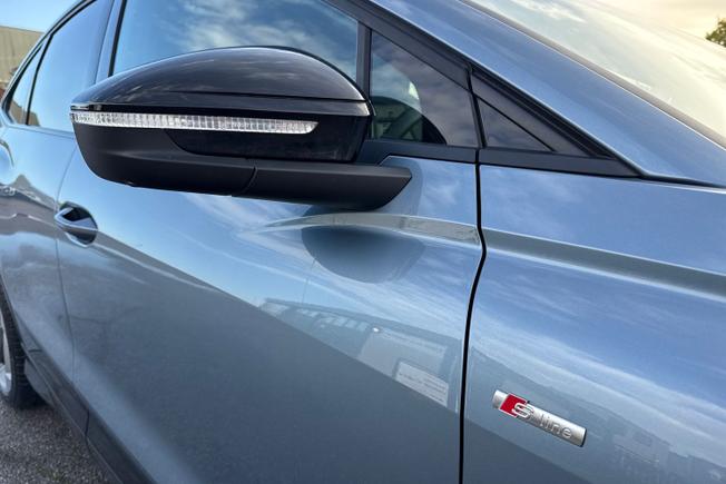 AUDI Q4 e-tron Photo 21