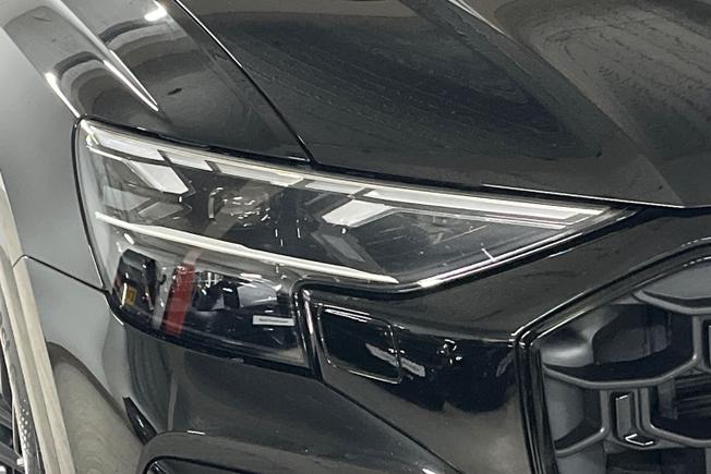 AUDI Q8 Photo 19