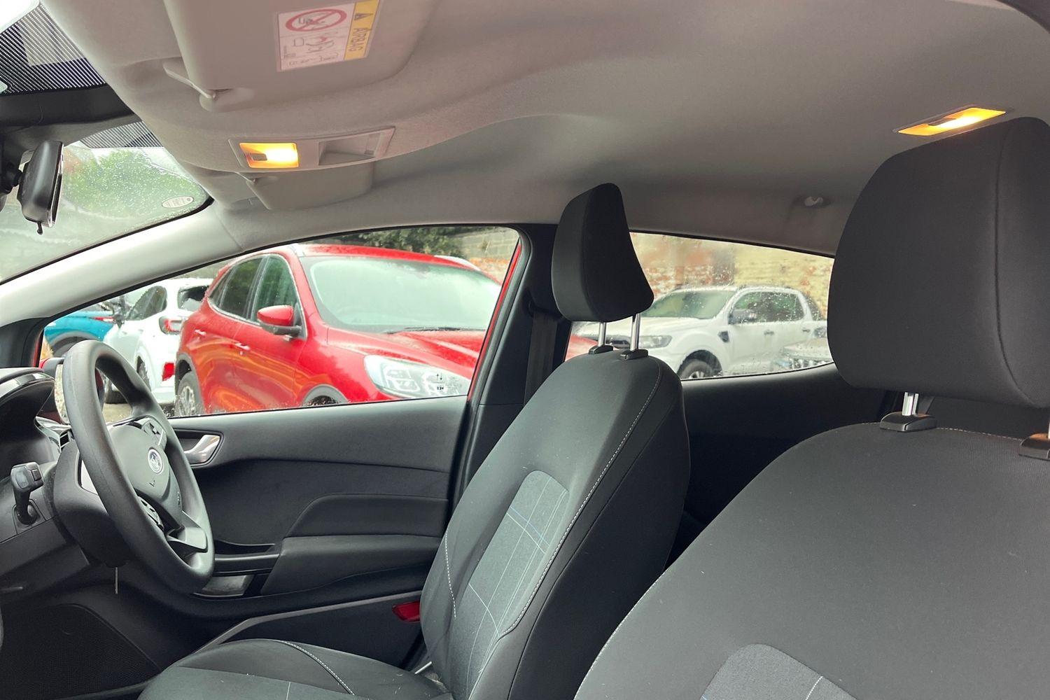 Ford FIESTA Photo 18