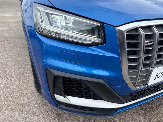 AUDI Sq2 Photo 29