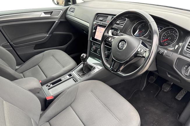 VOLKSWAGEN Golf Photo 6