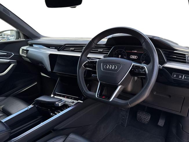 AUDI e-tron Photo 6