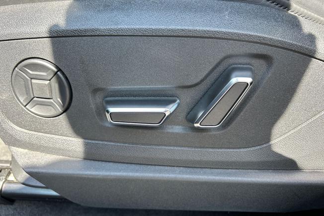 Audi e-tron S Photo 36