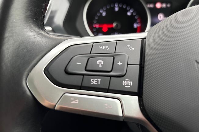 VOLKSWAGEN Tiguan Photo 16