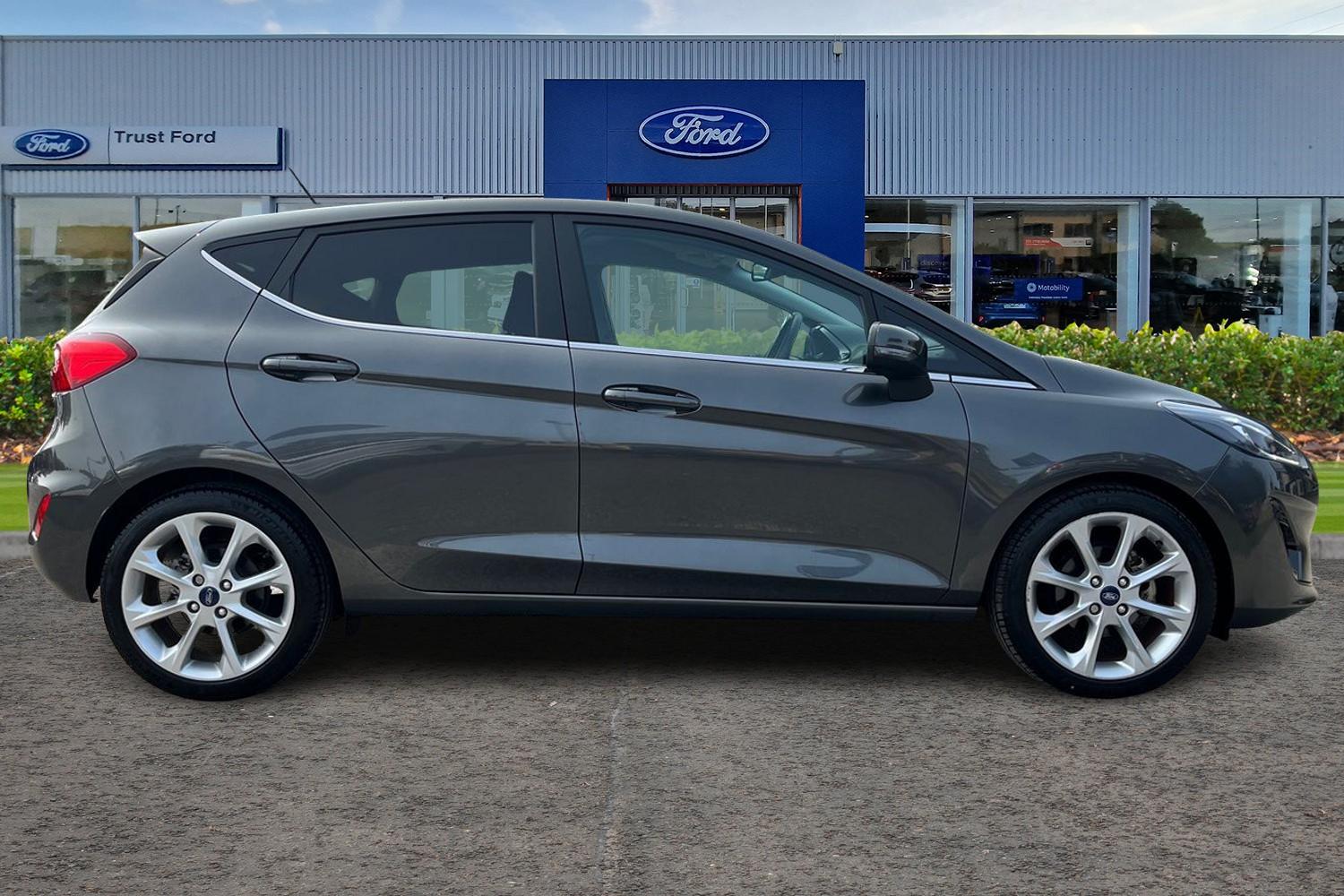 Ford Fiesta Photo 2