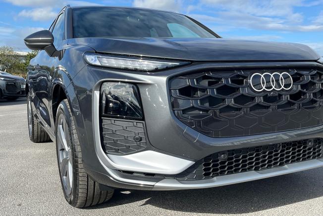 AUDI  Q3 SUV Photo 19