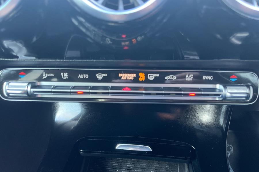 Mercedes-Benz CLA Photo autoimg-04708e2542aaf23a1cceabfbe0d3fbae96c3cde7.jpg
