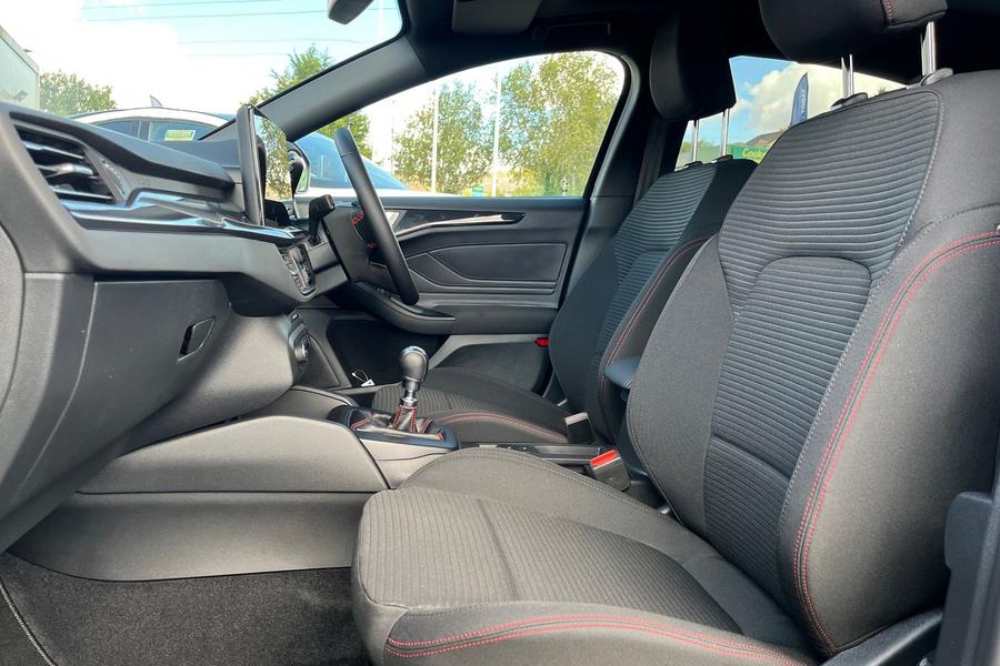 Ford FOCUS Photo autoimg-047d5bbb628e2e700ae2d2f60dc303a9f618a0de.jpg