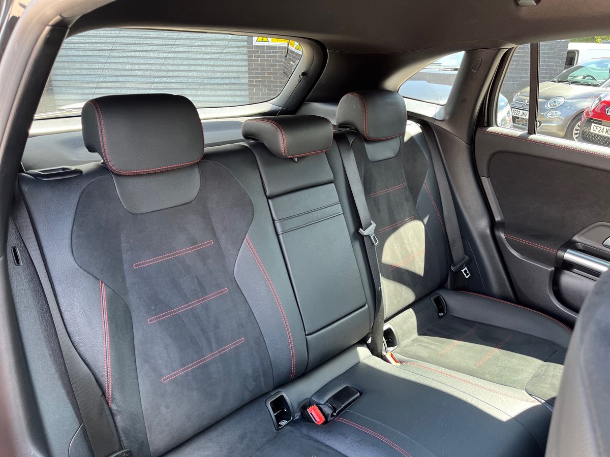 Mercedes-Benz EQA Photo 32
