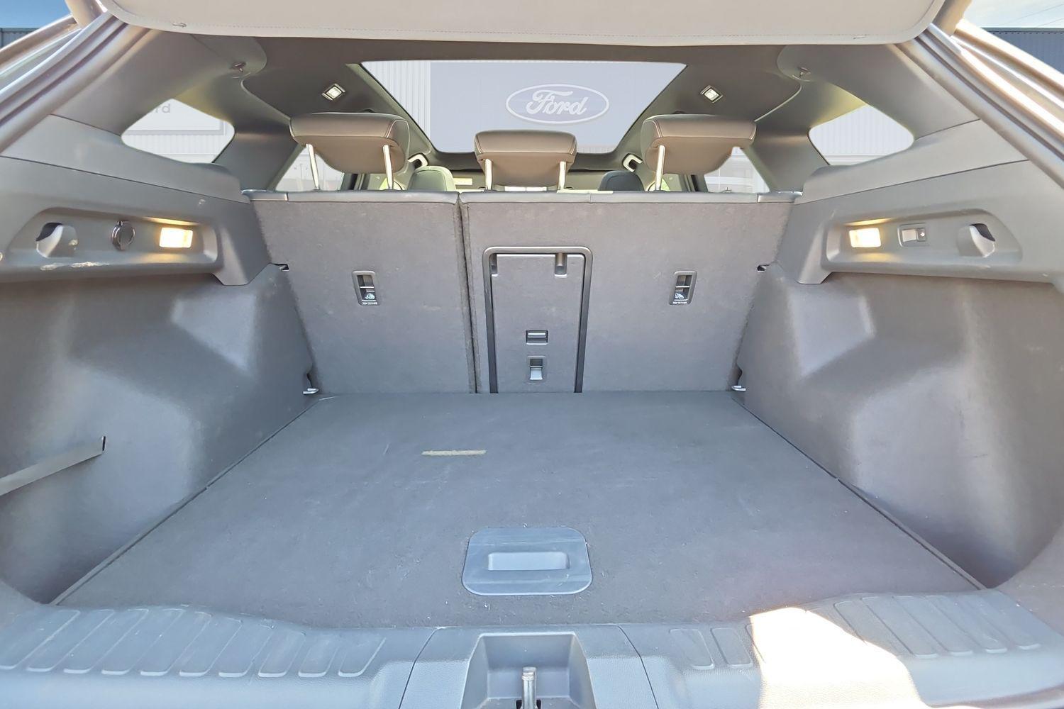 Ford Explorer Photo 3