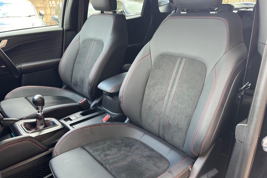 Ford KUGA Photo autoimg-0488e7ff35003041921c53f41e20221e25930dae.jpg