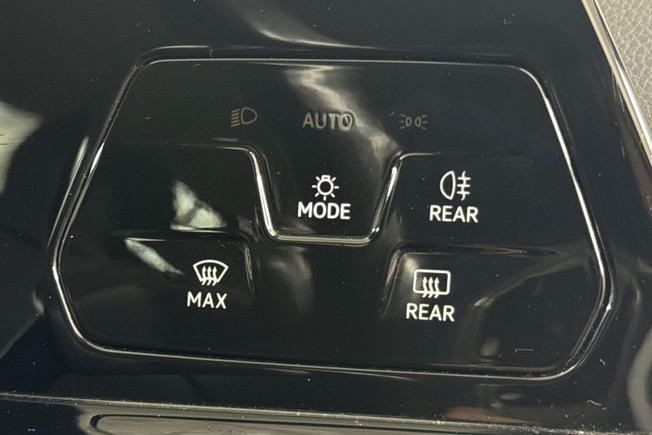 VOLKSWAGEN Golf Photo 24