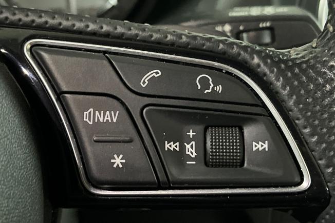AUDI Sq2 Photo 17