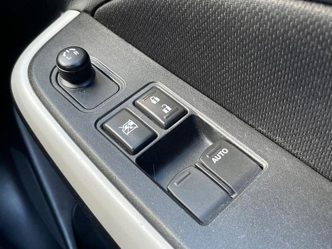 SUZUKI Swift Photo 35
