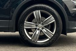 VOLKSWAGEN Tiguan Photo 5