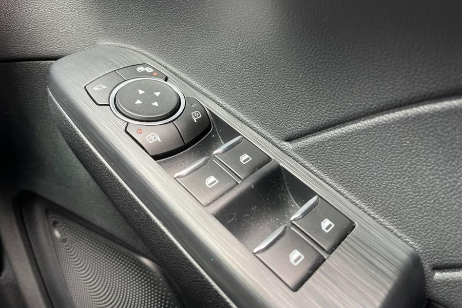 Ford Kuga Photo autoimg-0497fe2485447ca0566982013536c3d07af6a403.jpg