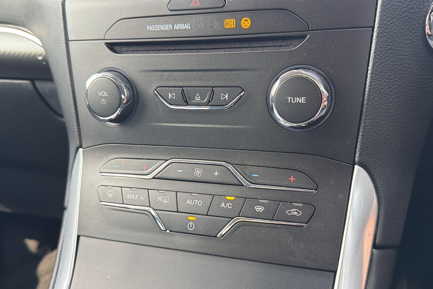 Ford S-MAX Photo 33