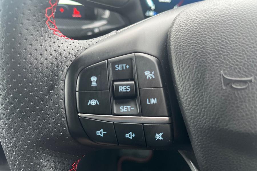 Ford FOCUS Photo autoimg-049b2cc4d7a1edc8e26d1012e3e84033afd31347.jpg