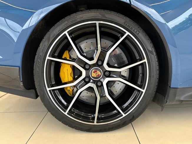 PORSCHE Taycan Photo 24