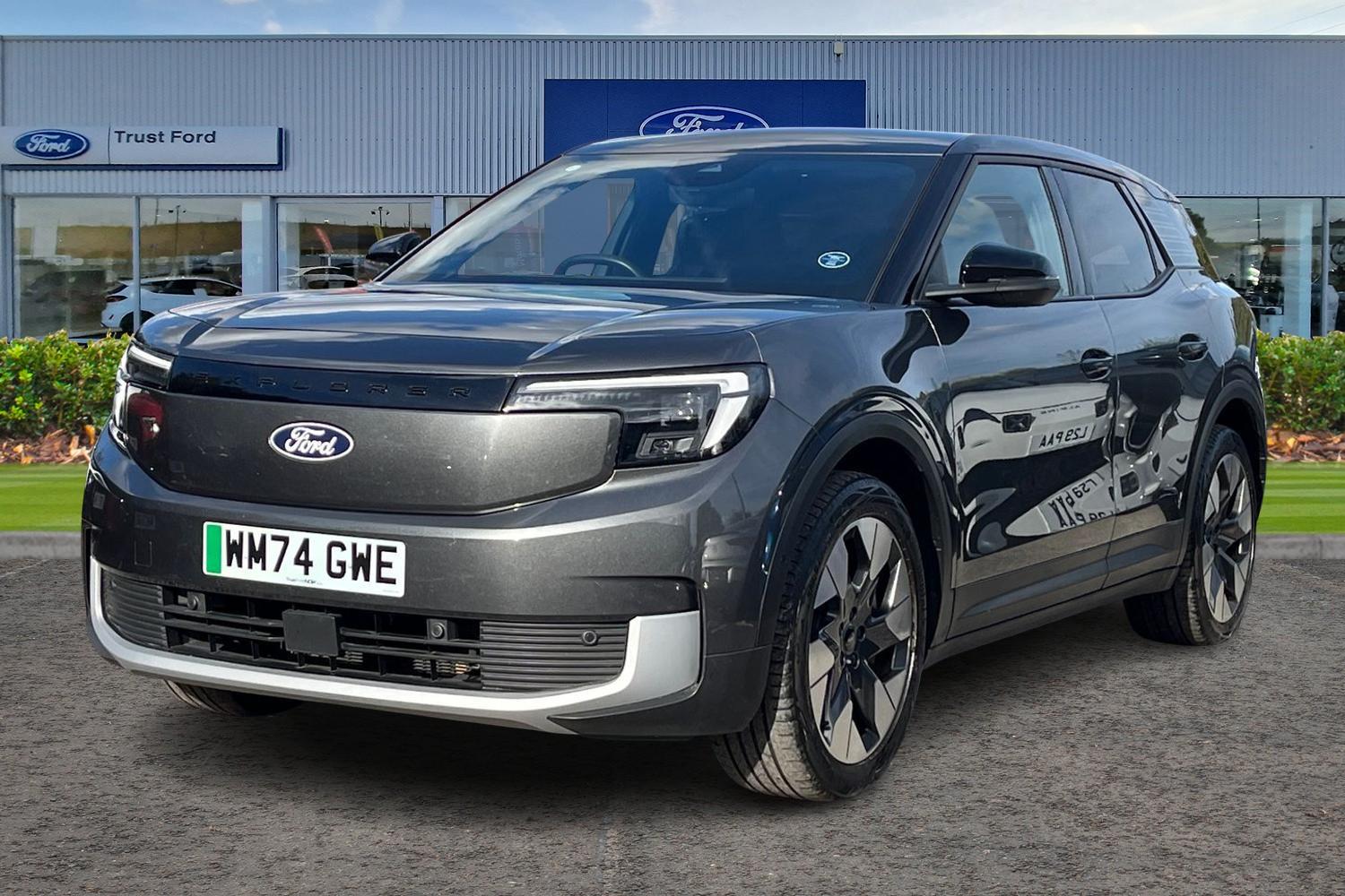 Ford Explorer Photo 4