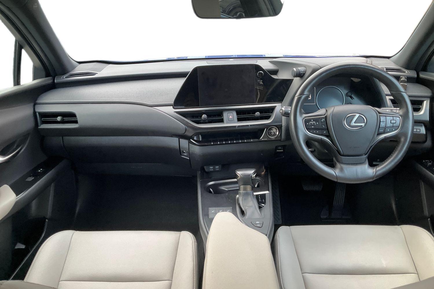 Lexus UX Photo 9
