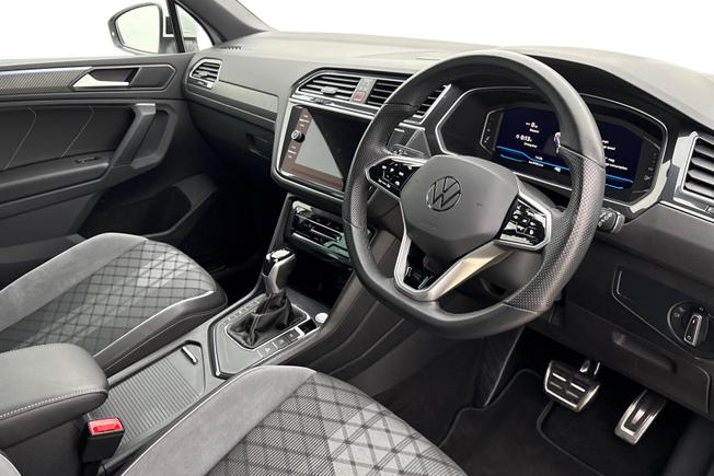 VOLKSWAGEN Tiguan Photo 6