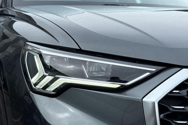 AUDI Q3 Photo 19