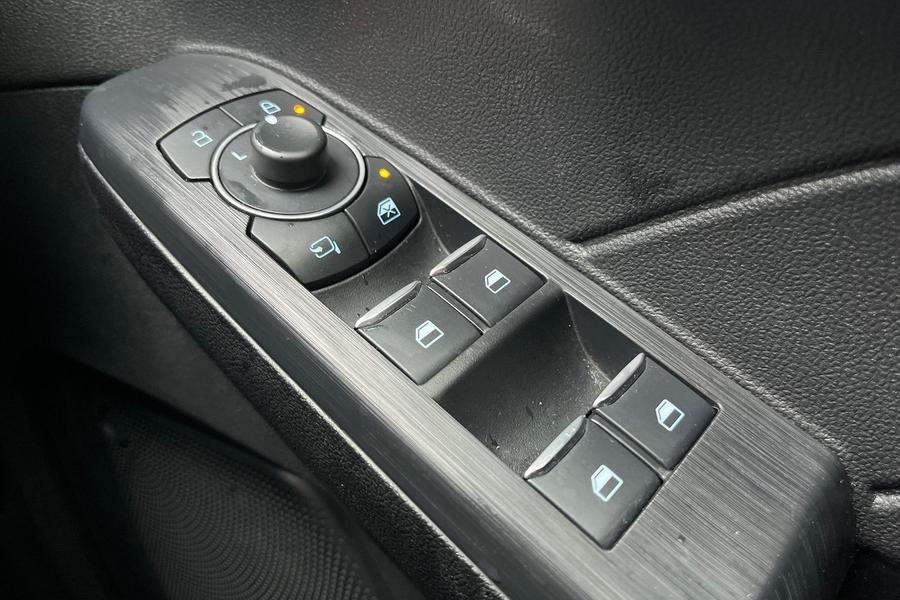 Ford KUGA Photo autoimg-04ab09c987eca7a3c25967a5a0ef18e7c6d251fc.jpg