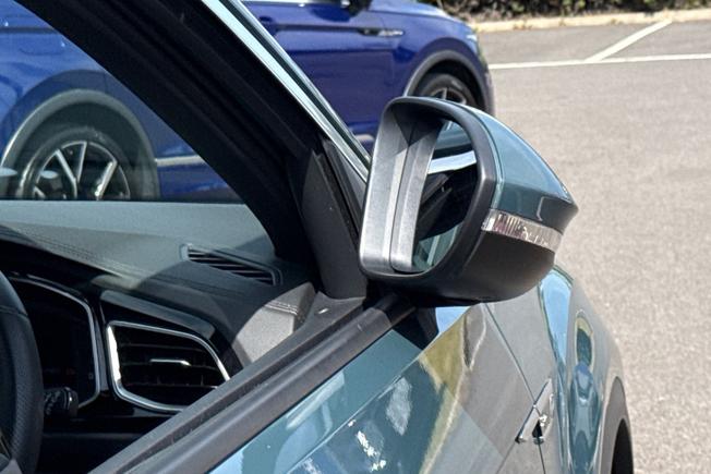 VOLKSWAGEN T-Roc Photo 45