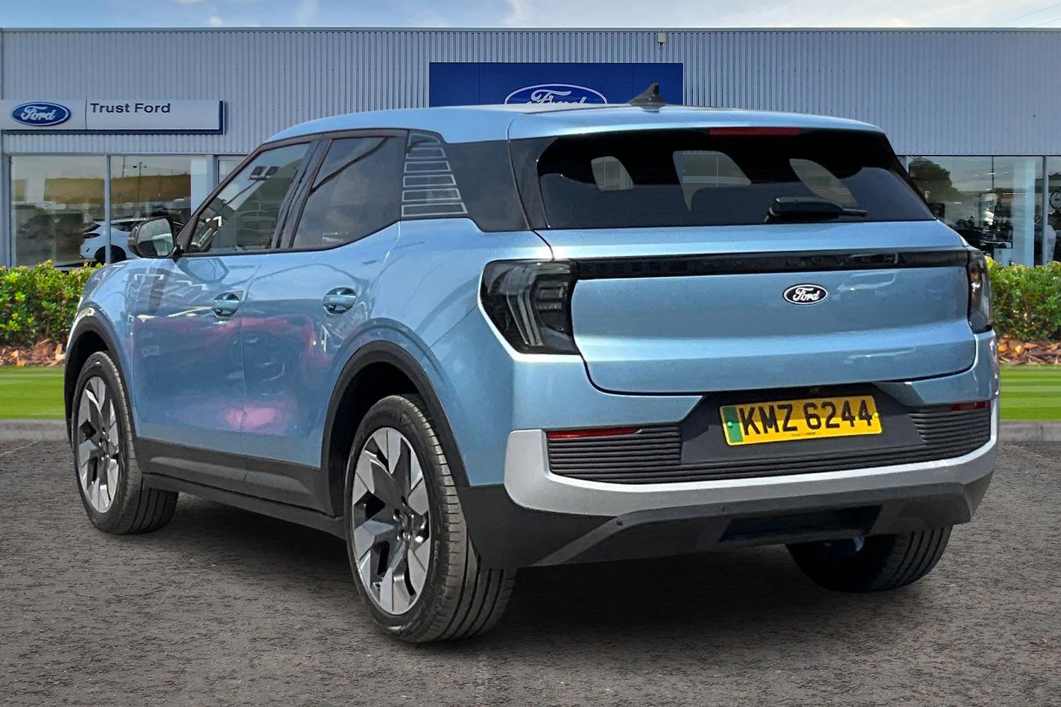 Ford EXPLORER Photo 1