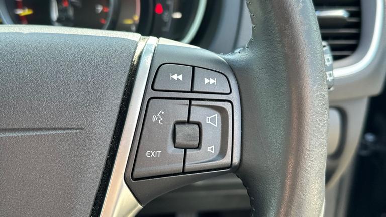 Used Volvo V40 WG19JFX 16