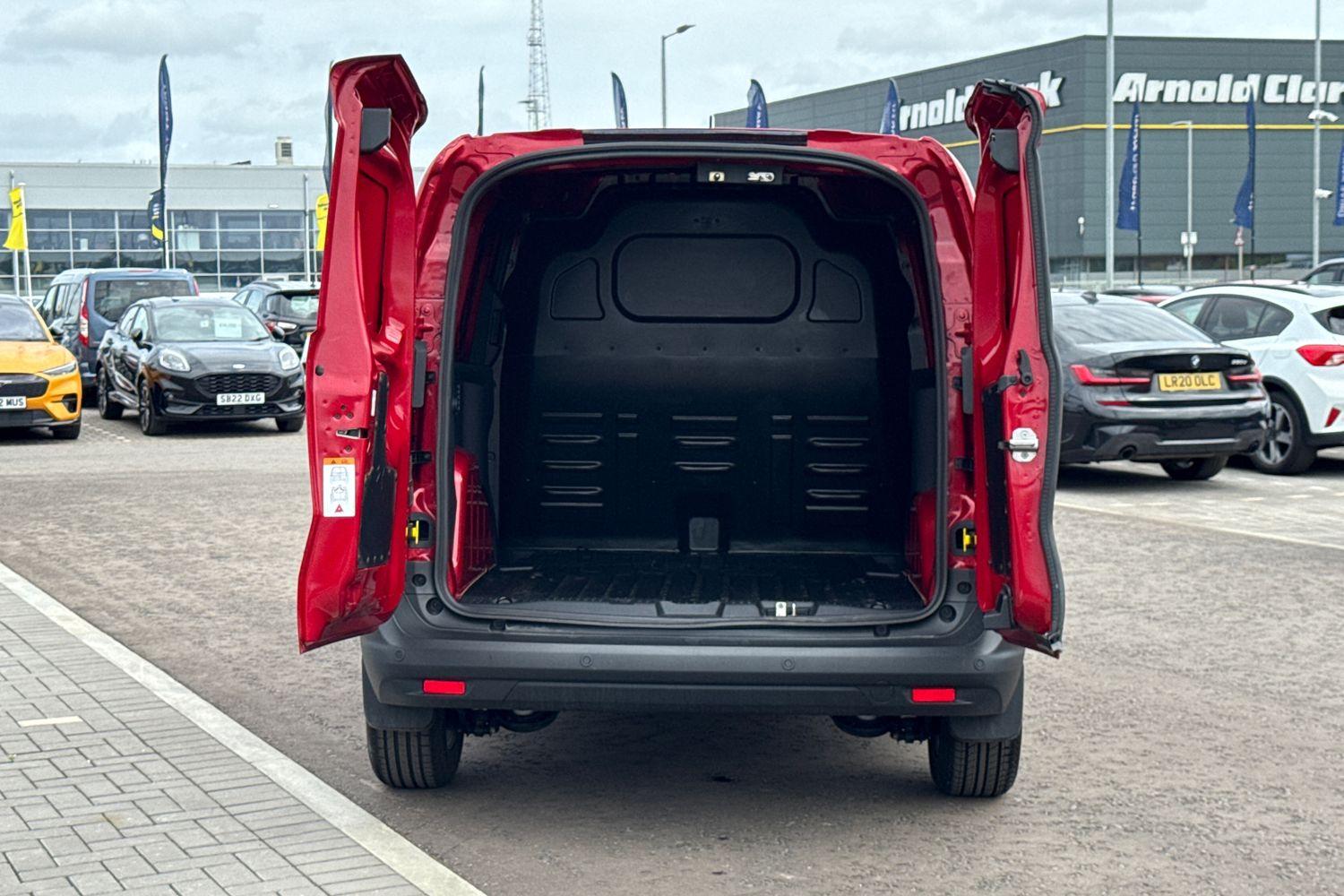 Ford TRANSIT COURIER Photo 5