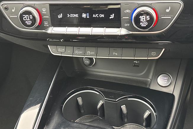 AUDI A4 Photo 31