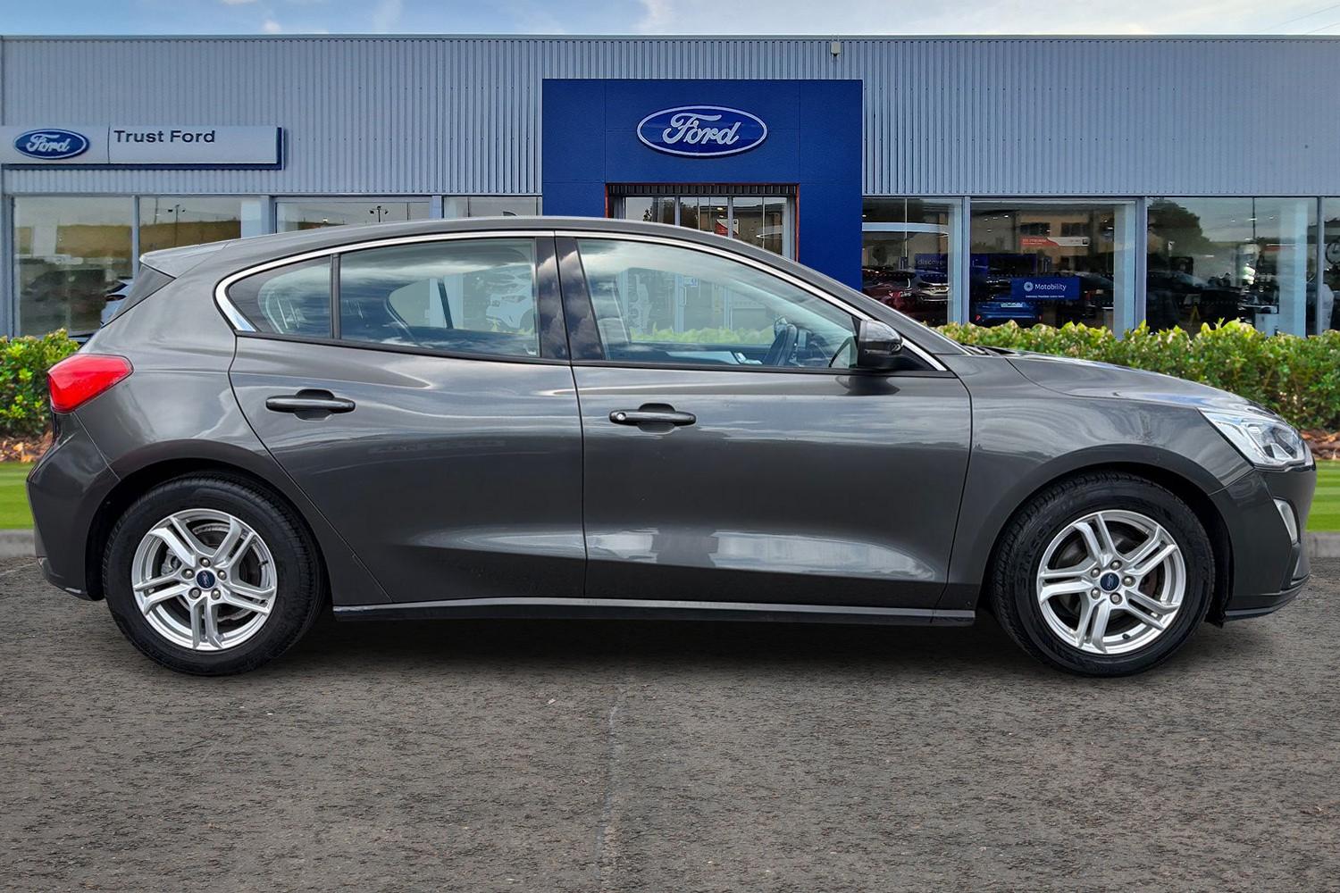 Ford FOCUS Photo 2