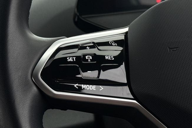 VOLKSWAGEN ID.4 Photo 16