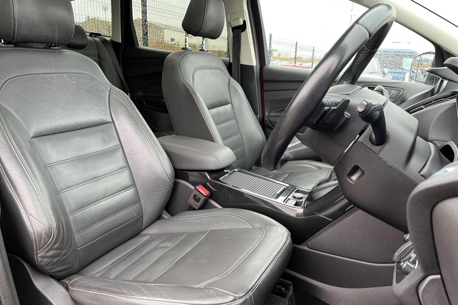 Ford KUGA Photo 16