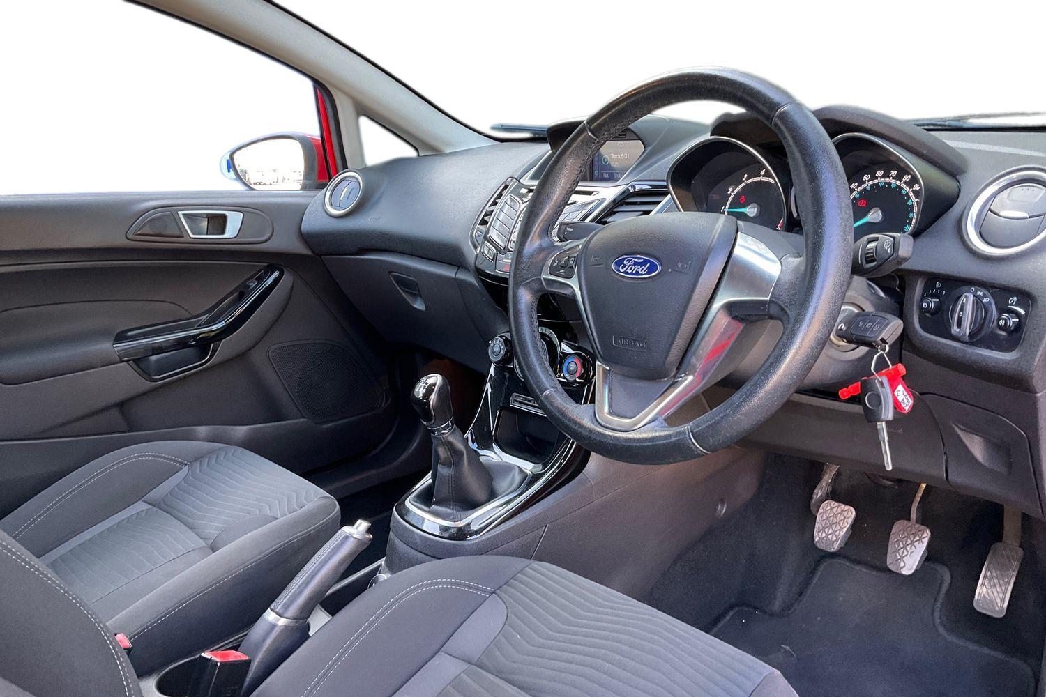 Ford Fiesta Photo 8