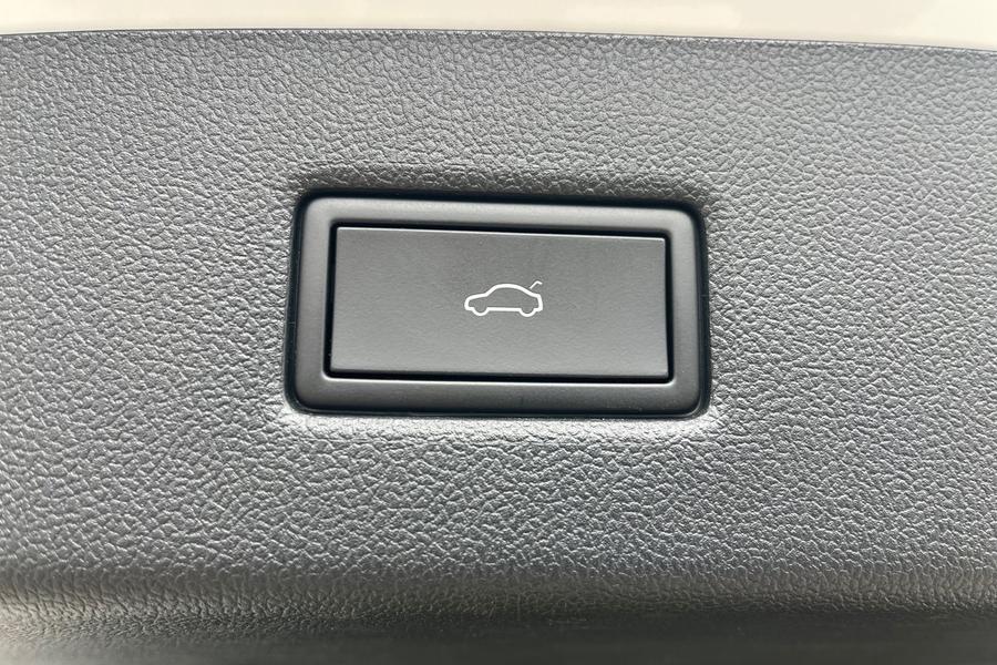 Ford Explorer Photo autoimg-04bd32bec938a92a086a1edc5397e3746119c36f.jpg