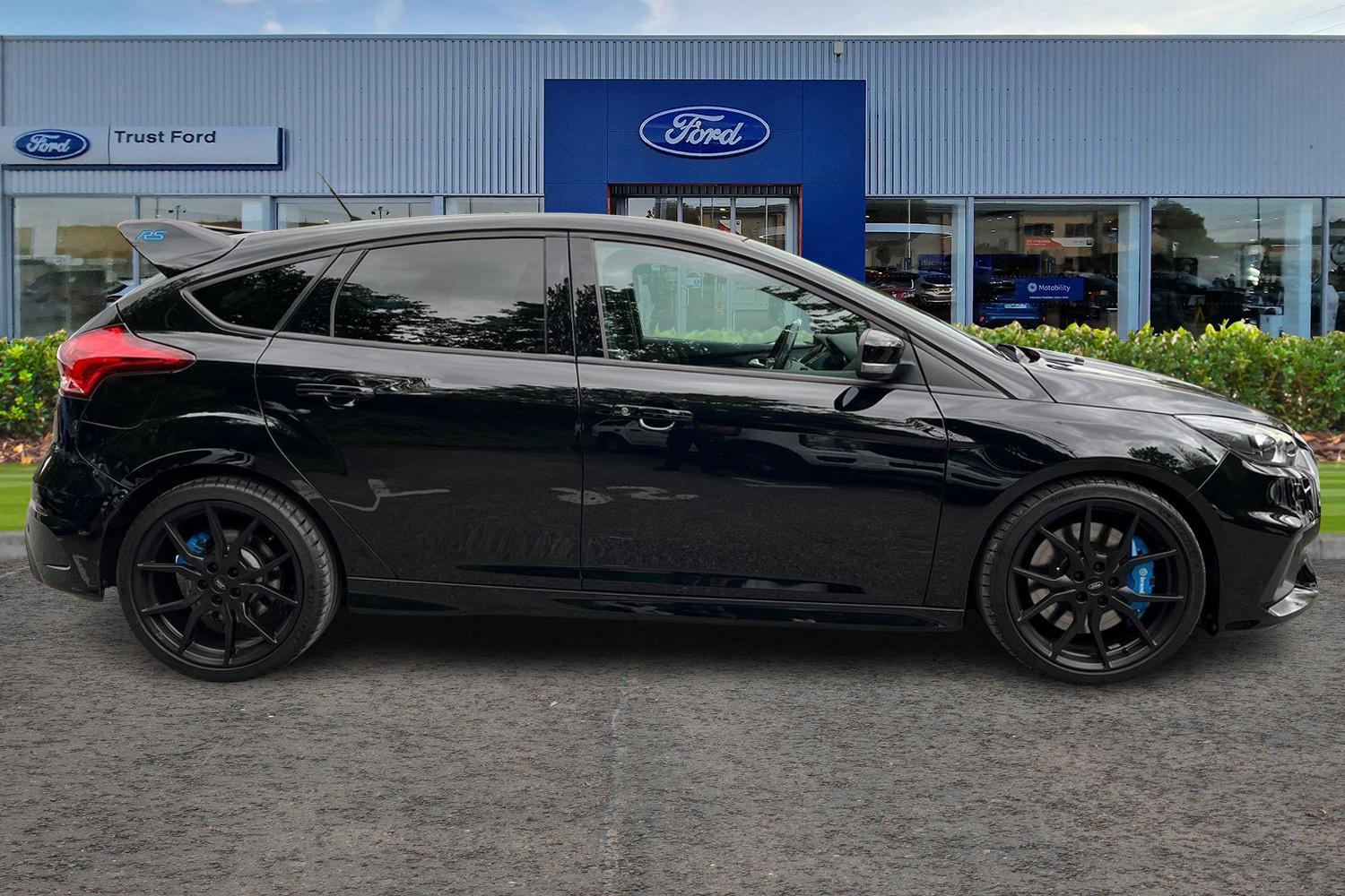 Ford Focus RS Photo 2