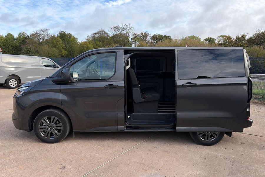 Ford TOURNEO CUSTOM Photo autoimg-04c13c30e2e44ced726f26f403ae898239092422.jpg