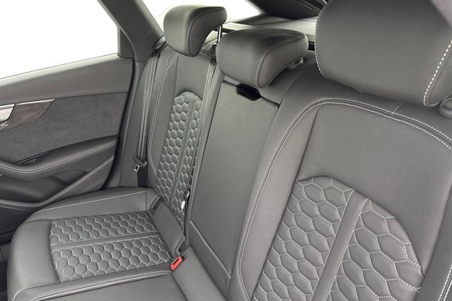 Audi RS4 Photo 9