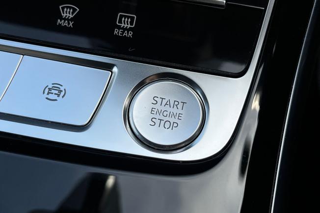 Audi A8 Photo 37
