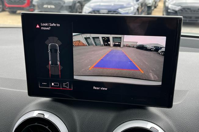 AUDI  SQ2 Photo 31