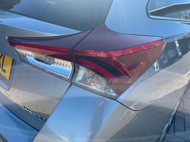 TOYOTA Auris Photo 18