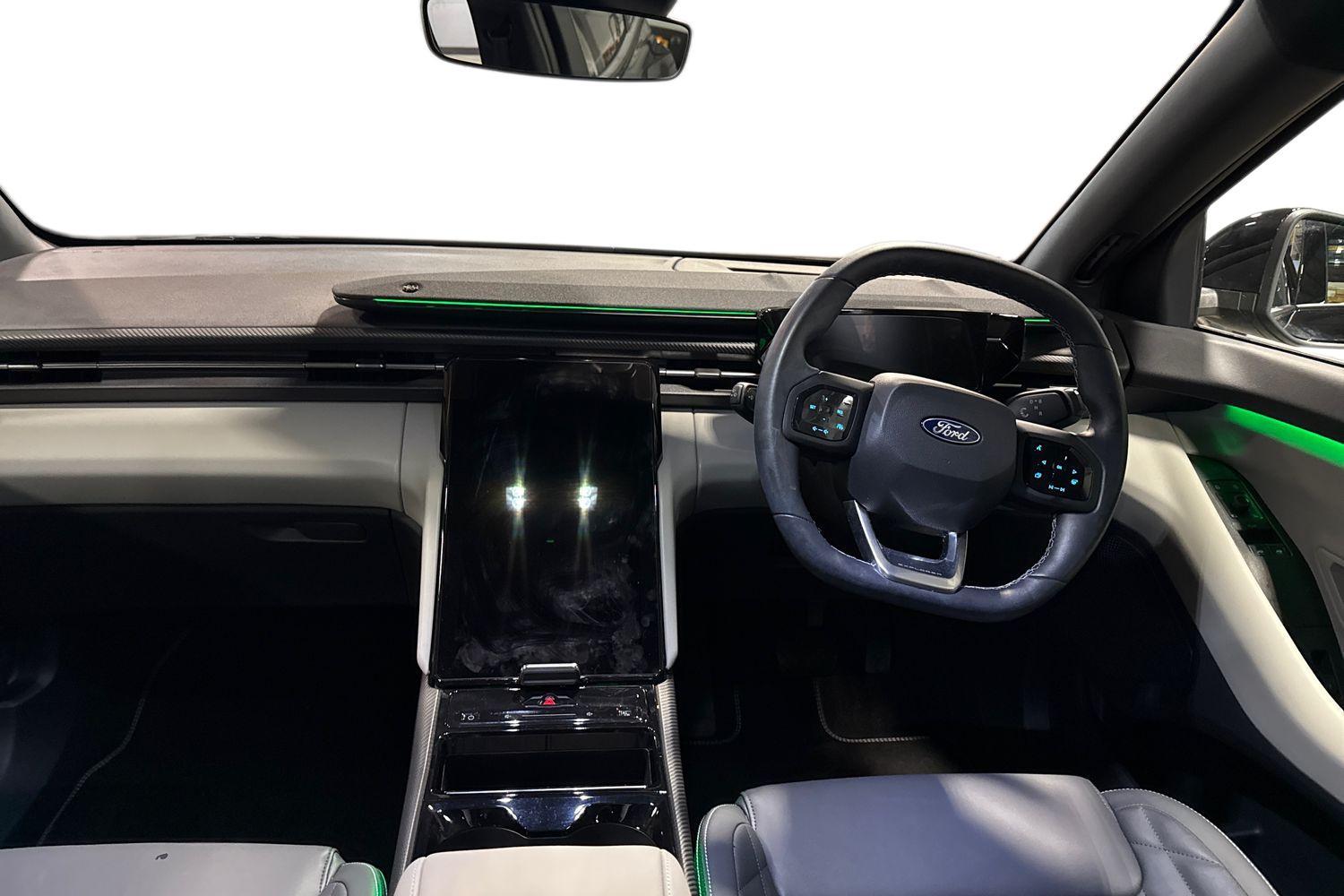 Ford Explorer Photo 9