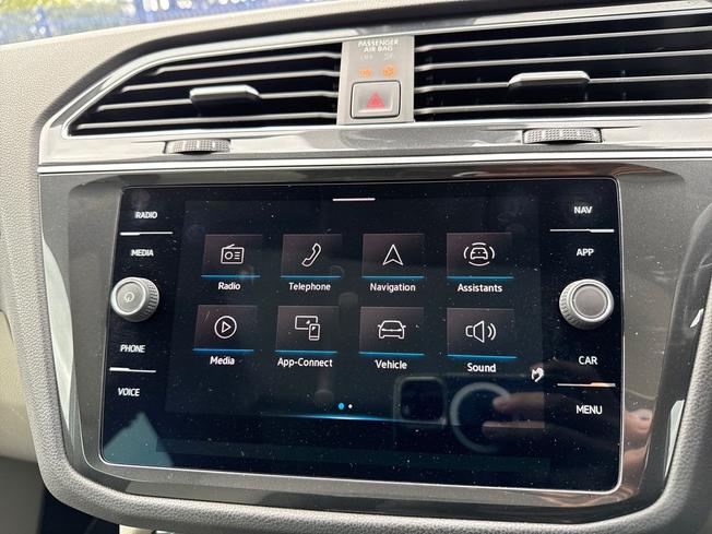 VOLKSWAGEN Tiguan Photo 13