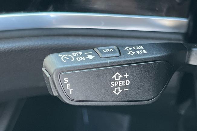 AUDI Q3 Photo 24