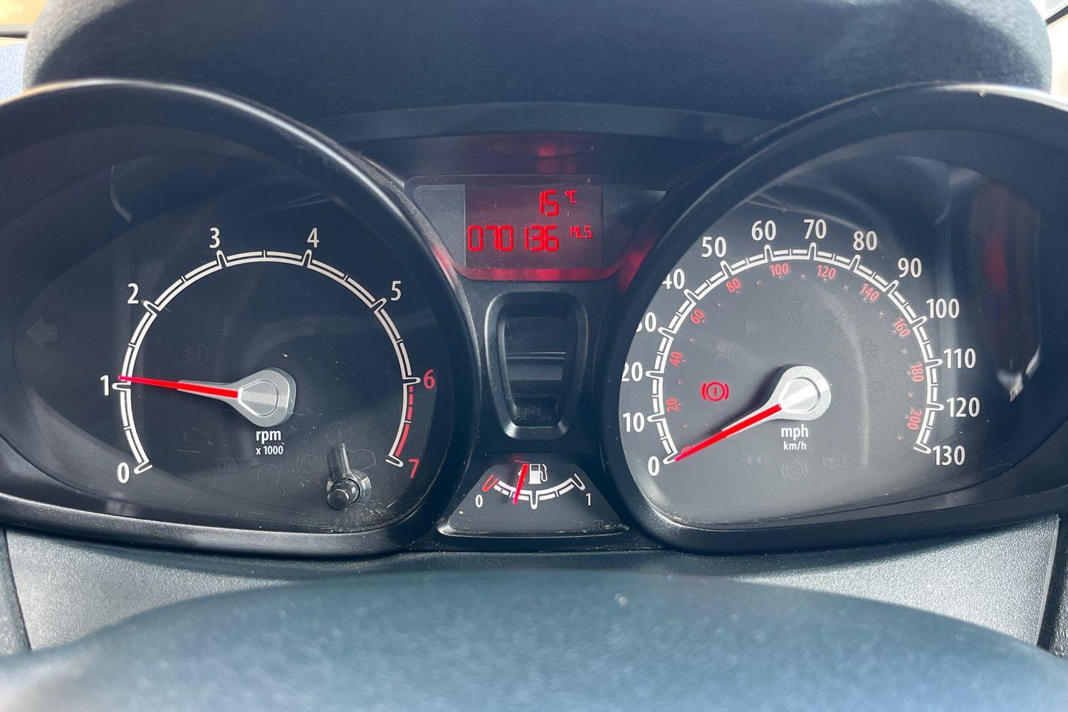 FORD FIESTA Photo 12