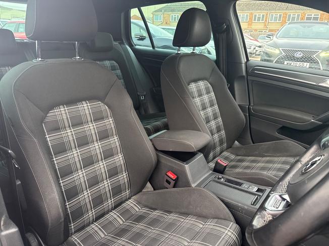VOLKSWAGEN Golf Photo 51