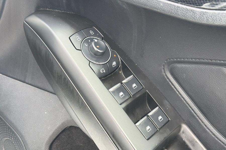 Ford FOCUS Photo autoimg-04f0afa1d26f6a41a28a4b689ae2cf7b12913838.jpg